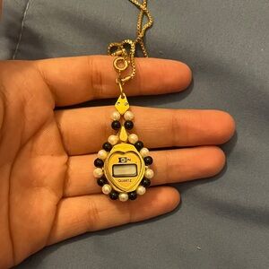 Elegant Gold and Black Pendant Necklace